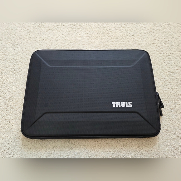 Thule Other - Thule Laptop Sleeve For 16" Laptop